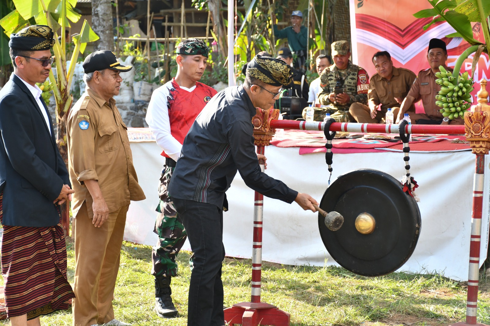 Sekda Lotim Apresiasi Kemandirian Dan Semangat Desa jeruk Manis